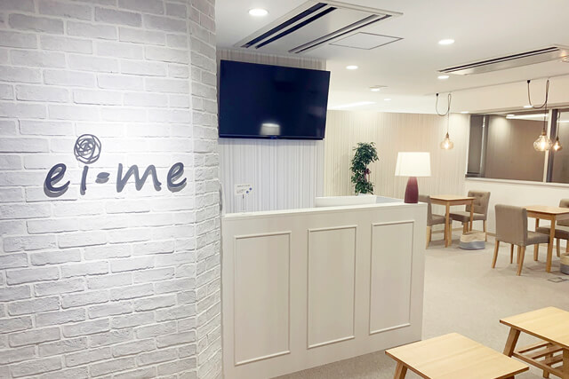 ei-me(エイミー）梅田茶屋町店の受付カウンター