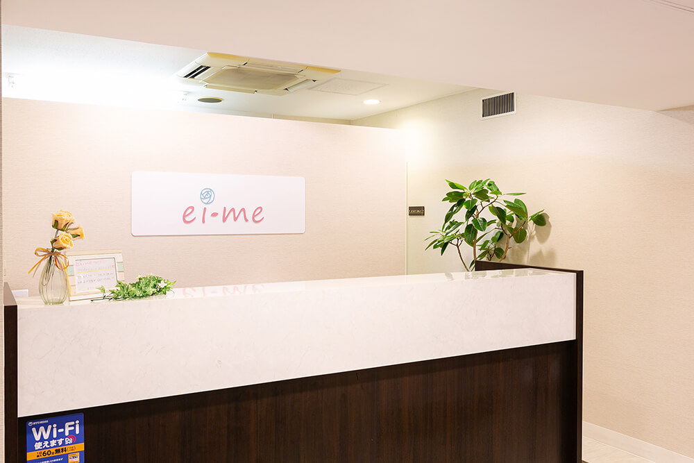 ei-me(エイミー）梅田店の受付カウンター